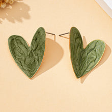 A Pair of Women's Earrings, Smooth Irregular Heart-Shaped Earrings, Suitable for Everyday Wear and Vacation Wear