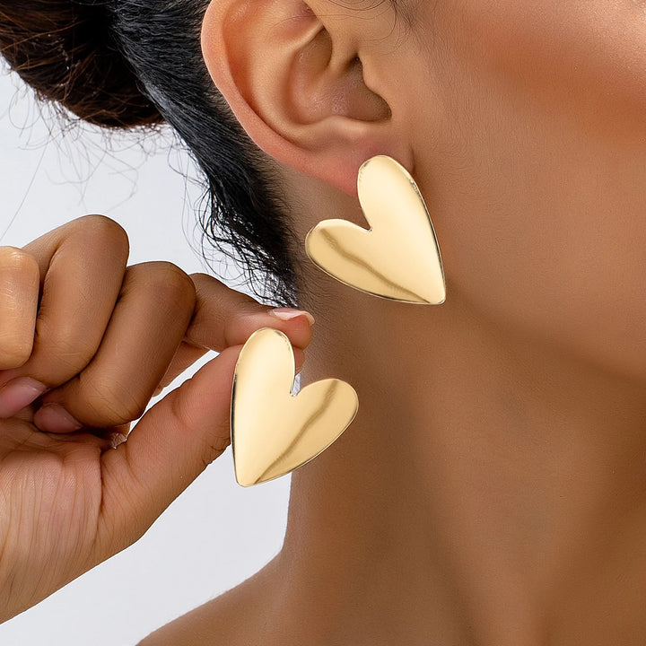A Pair of Women's Earrings, Smooth Irregular Heart-Shaped Earrings, Suitable for Everyday Wear and Vacation Wear