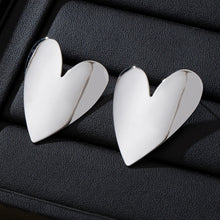 A Pair of Women's Earrings, Smooth Irregular Heart-Shaped Earrings, Suitable for Everyday Wear and Vacation Wear