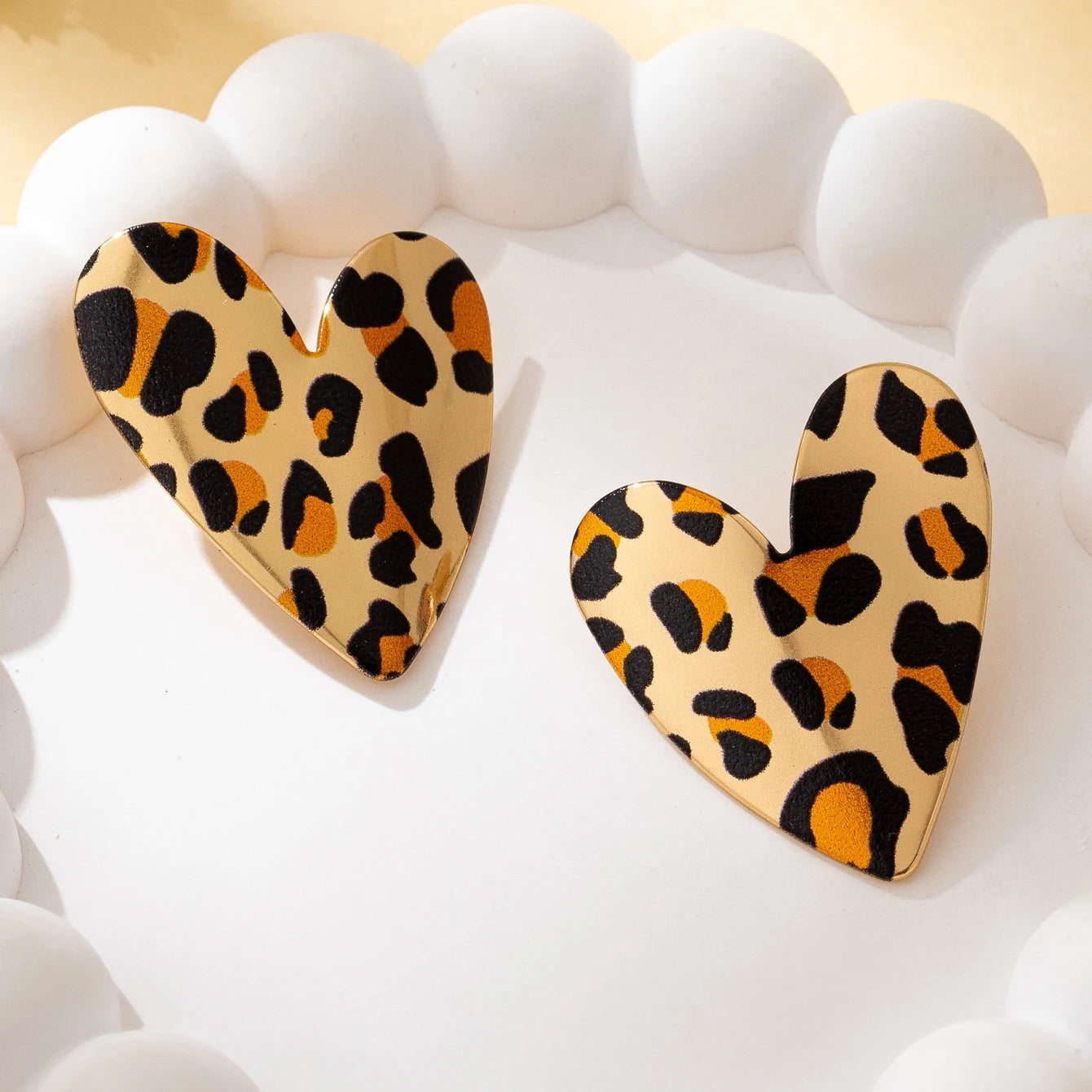 A Pair of Women's Earrings, Smooth Irregular Heart-Shaped Earrings, Suitable for Everyday Wear and Vacation Wear
