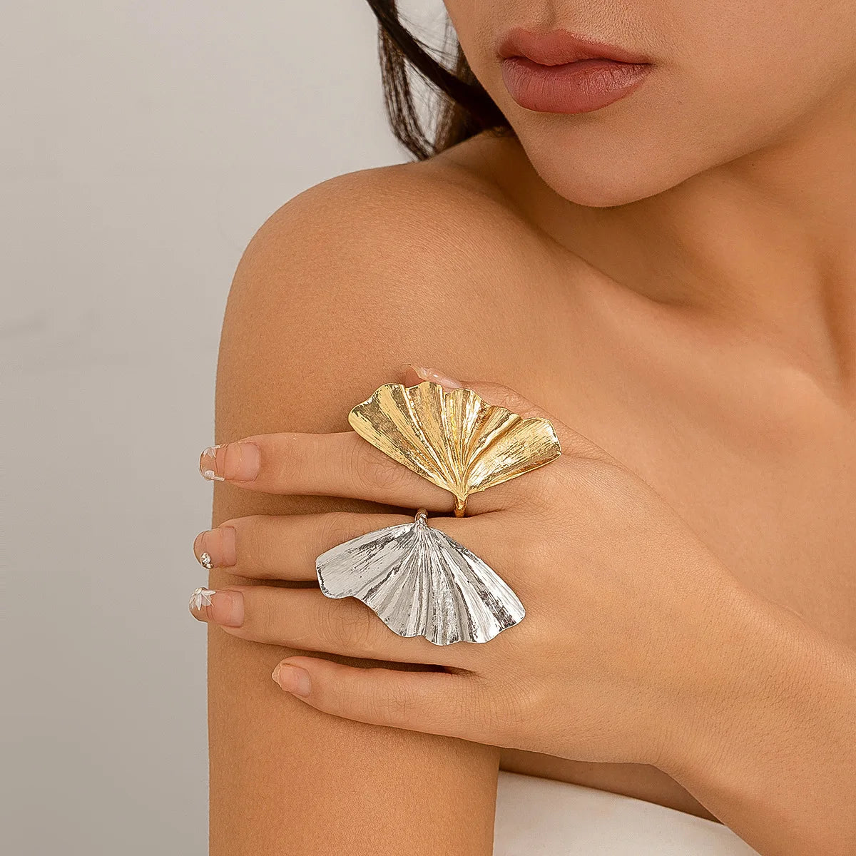 Ginkgo Leaf Ring for Women Men Fashiontrend Classic Metal Pleated Personality Leaf Fan-Shaped Finger Ring Punk Party Jewelry