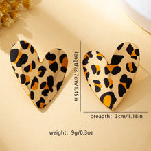 A Pair of Women's Earrings, Smooth Irregular Heart-Shaped Earrings, Suitable for Everyday Wear and Vacation Wear