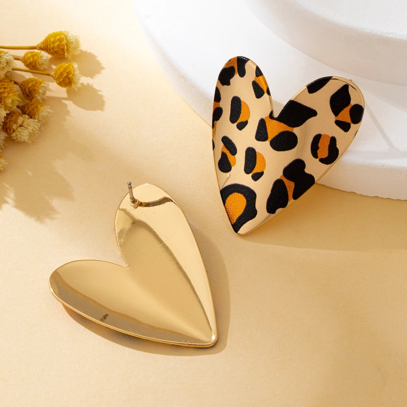 A Pair of Women's Earrings, Smooth Irregular Heart-Shaped Earrings, Suitable for Everyday Wear and Vacation Wear
