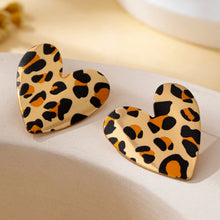 A Pair of Women's Earrings, Smooth Irregular Heart-Shaped Earrings, Suitable for Everyday Wear and Vacation Wear