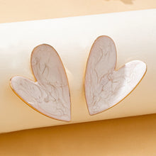A Pair of Women's Earrings, Smooth Irregular Heart-Shaped Earrings, Suitable for Everyday Wear and Vacation Wear