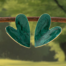 A Pair of Women's Earrings, Smooth Irregular Heart-Shaped Earrings, Suitable for Everyday Wear and Vacation Wear