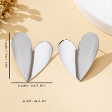 A Pair of Women's Earrings, Smooth Irregular Heart-Shaped Earrings, Suitable for Everyday Wear and Vacation Wear